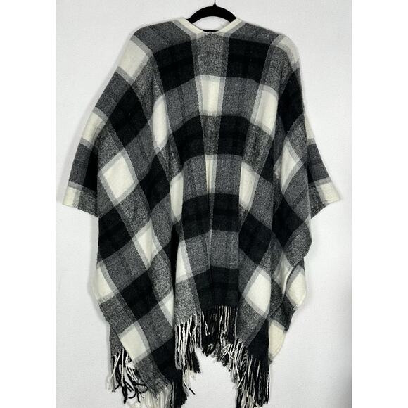 Soft Surroundings Womens Poncho Black Cream Checkmate One Size Cozy Comfy Fringe - Picture 4 of 6